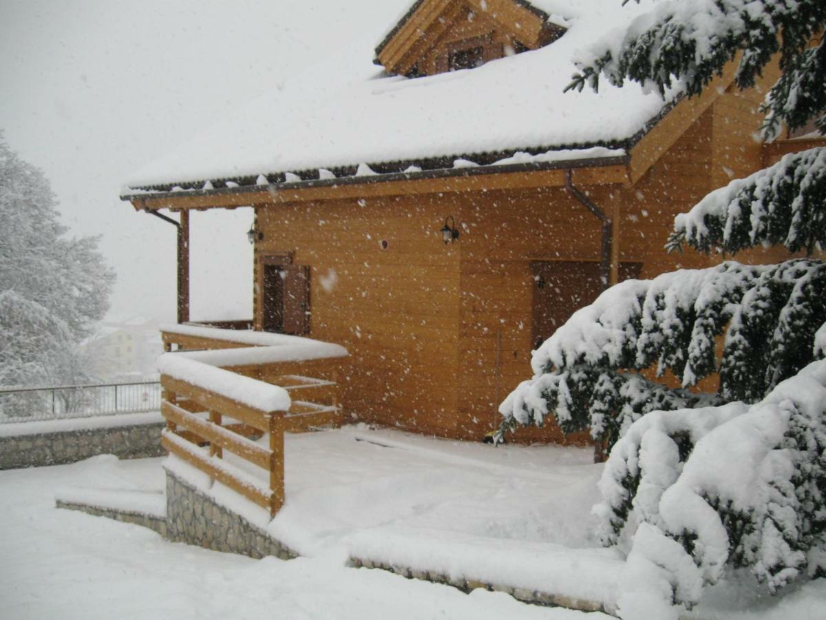 B&B Lo Chalet Di Ocre San Felice d'Ocre Exteriör bild